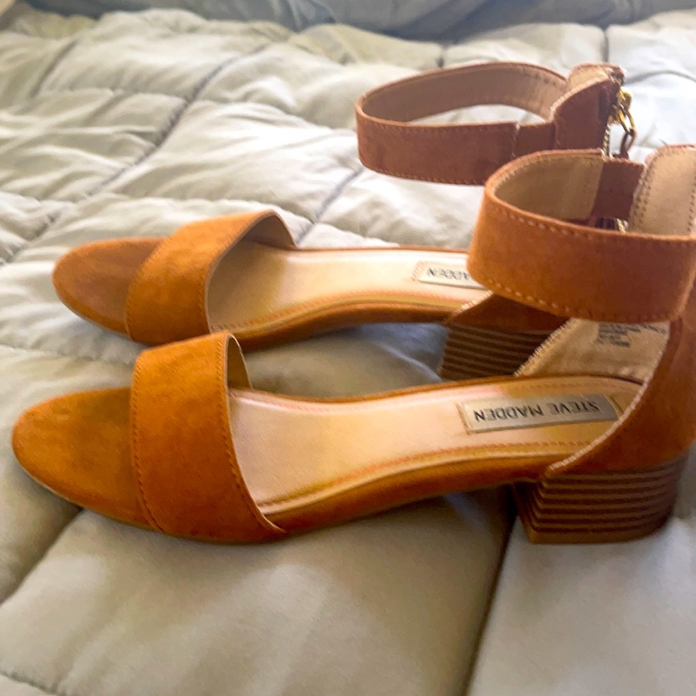 Steve Madden suede sandals